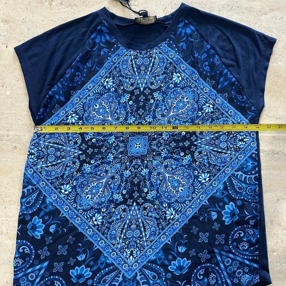 DG2 by Diane Gilman Paisley Print Navy Women Tee NWT Size M - Picture 5 of 7